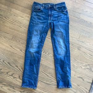 Men’s American Eagle distressed skinny jeans. Medium wash.